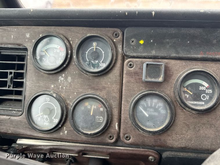 image for item DO2653 1992 Freightliner M916A1 winch truck