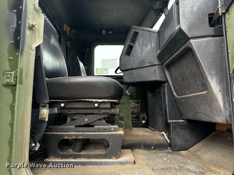 image for item DO2653 1992 Freightliner M916A1 winch truck