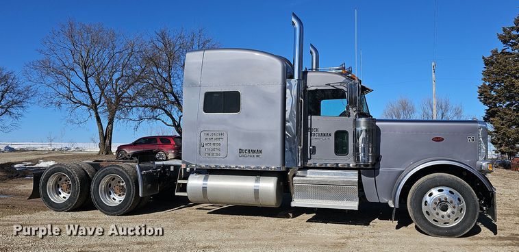 image for item DO7742 2018 Peterbilt 389 semi truck