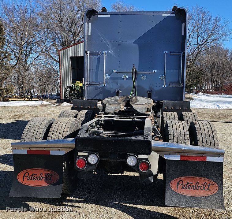 image for item DO7742 2018 Peterbilt 389 semi truck
