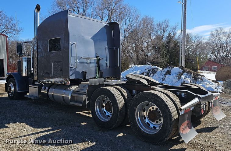 image for item DO7742 2018 Peterbilt 389 semi truck