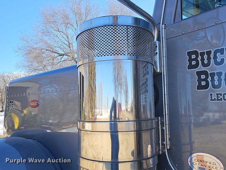 image for item DO7742 2018 Peterbilt 389 semi truck