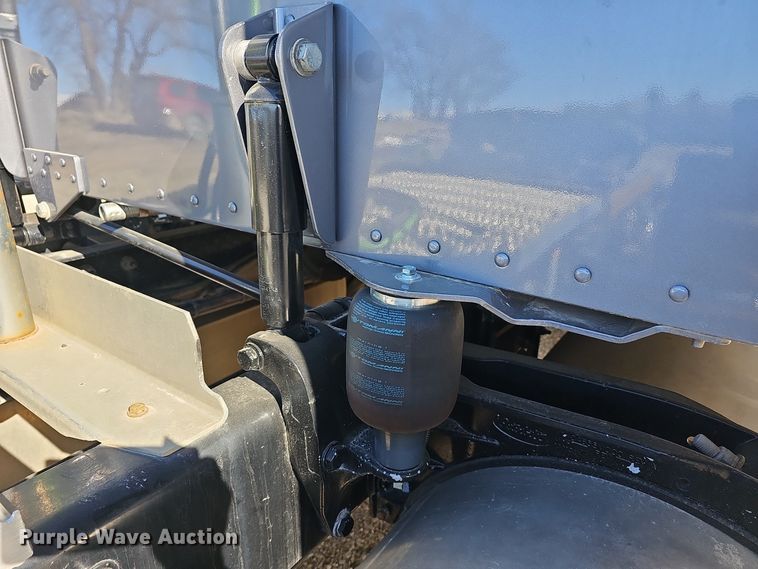 image for item DO7742 2018 Peterbilt 389 semi truck