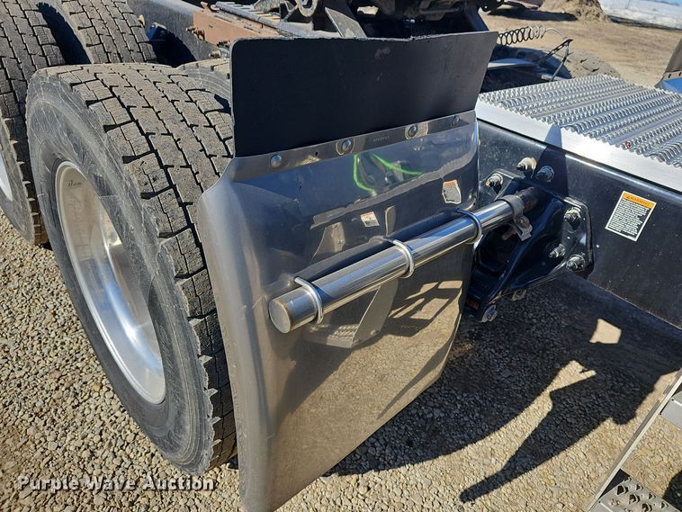 image for item DO7742 2018 Peterbilt 389 semi truck