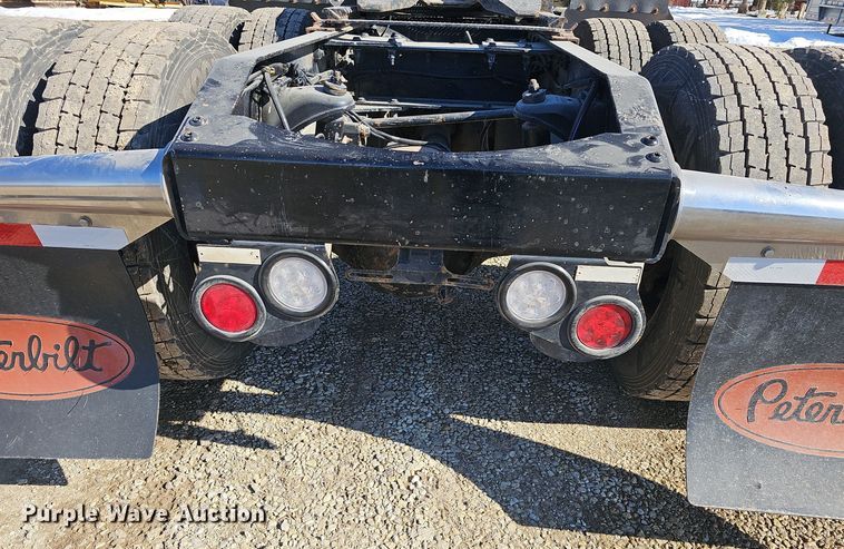 image for item DO7742 2018 Peterbilt 389 semi truck