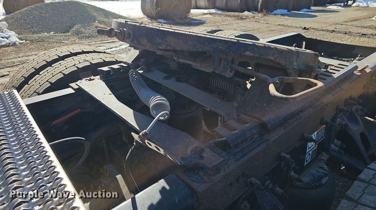 image for item DO7742 2018 Peterbilt 389 semi truck