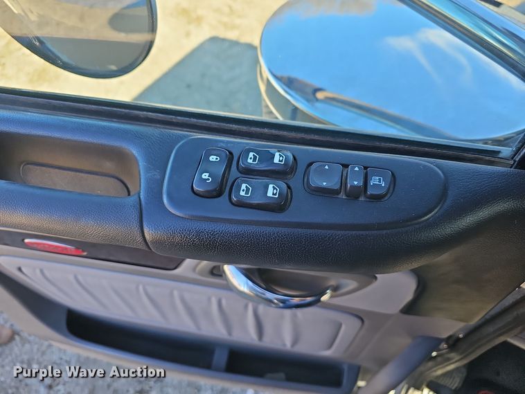 image for item DO7742 2018 Peterbilt 389 semi truck