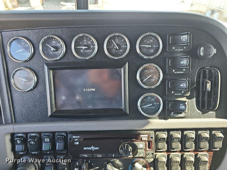 image for item DO7742 2018 Peterbilt 389 semi truck