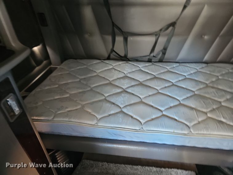 image for item DO7742 2018 Peterbilt 389 semi truck