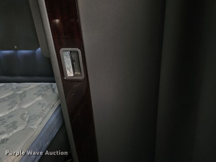 image for item DO7742 2018 Peterbilt 389 semi truck