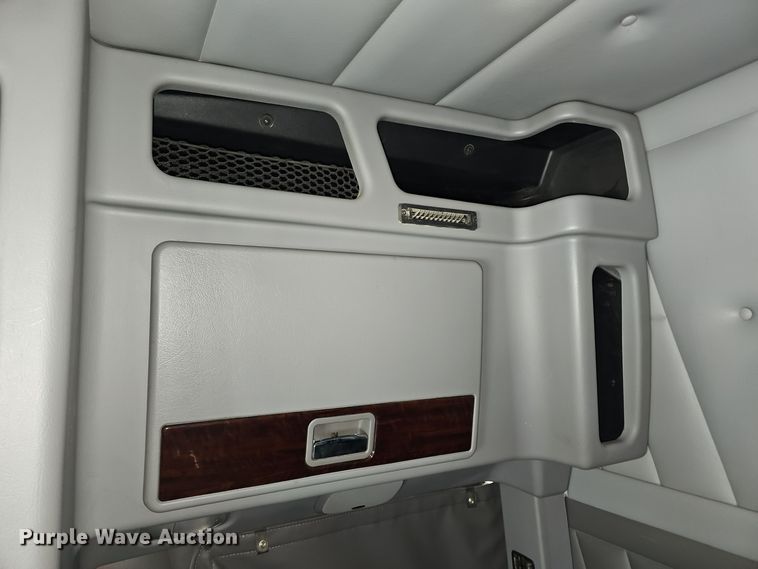 image for item DO7742 2018 Peterbilt 389 semi truck