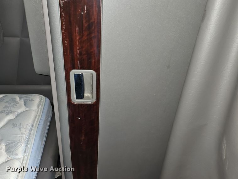 image for item DO7742 2018 Peterbilt 389 semi truck