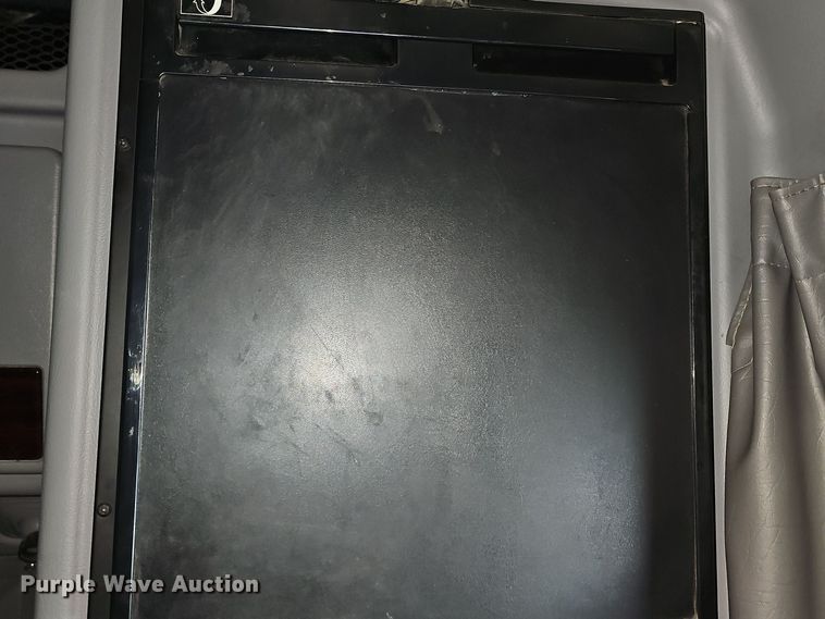 image for item DO7742 2018 Peterbilt 389 semi truck