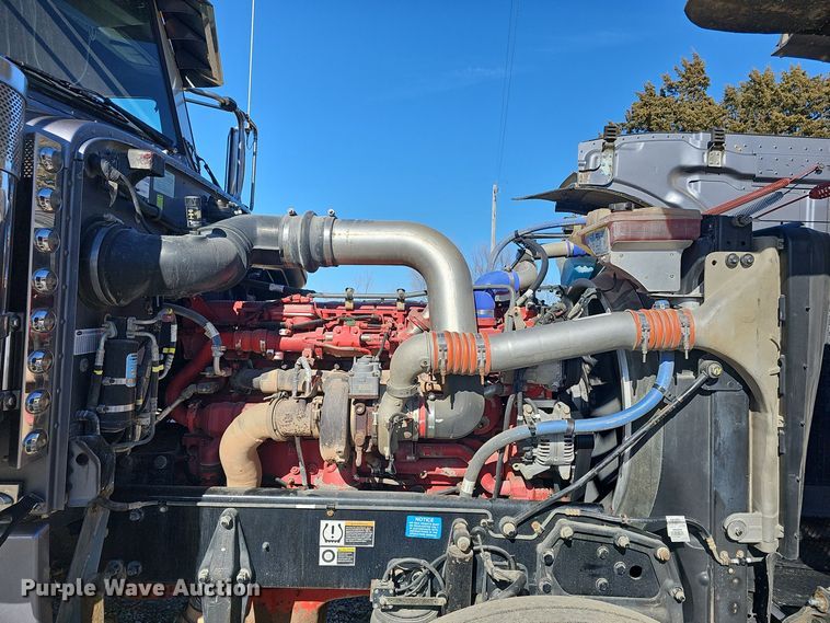 image for item DO7742 2018 Peterbilt 389 semi truck