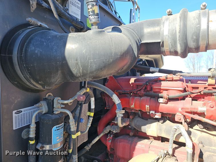 image for item DO7742 2018 Peterbilt 389 semi truck