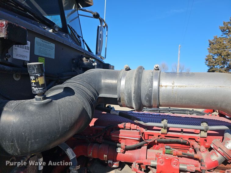 image for item DO7742 2018 Peterbilt 389 semi truck