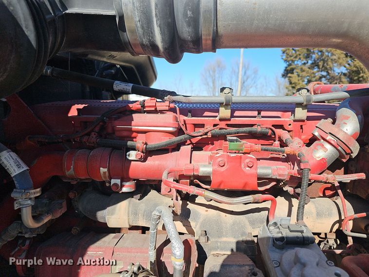 image for item DO7742 2018 Peterbilt 389 semi truck