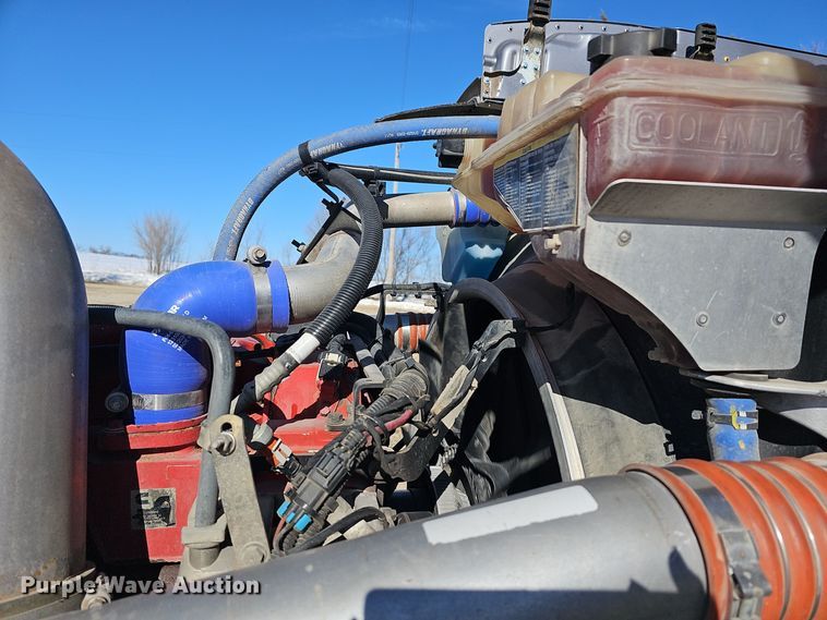 image for item DO7742 2018 Peterbilt 389 semi truck