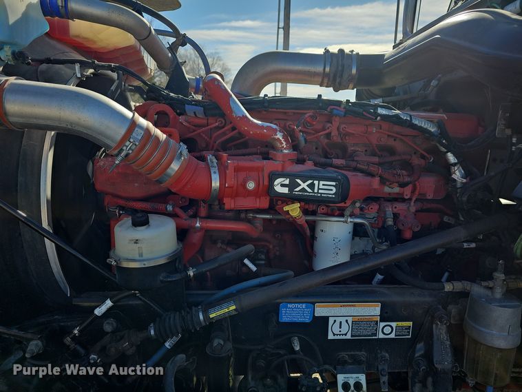 image for item DO7742 2018 Peterbilt 389 semi truck