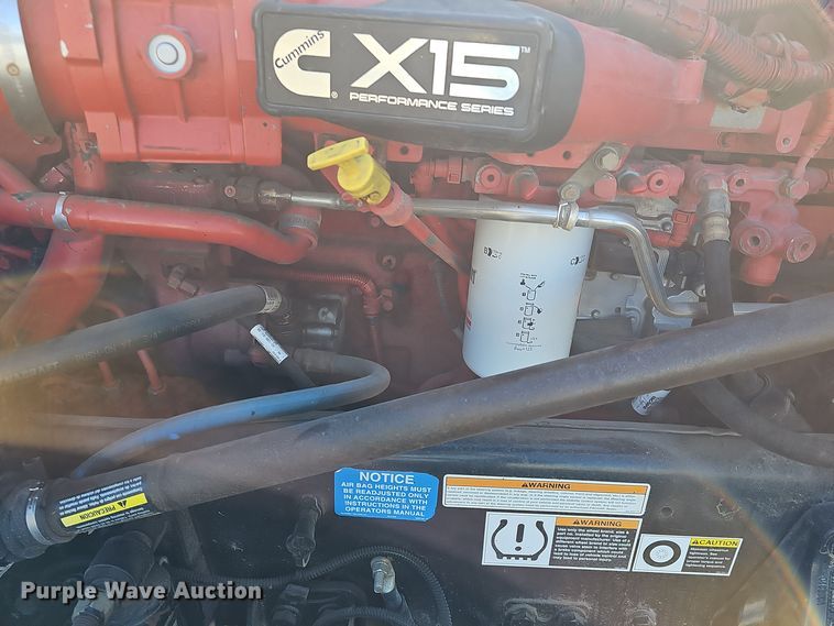 image for item DO7742 2018 Peterbilt 389 semi truck