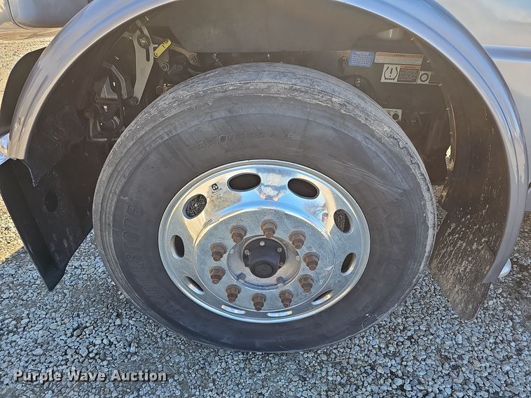 image for item DO7742 2018 Peterbilt 389 semi truck