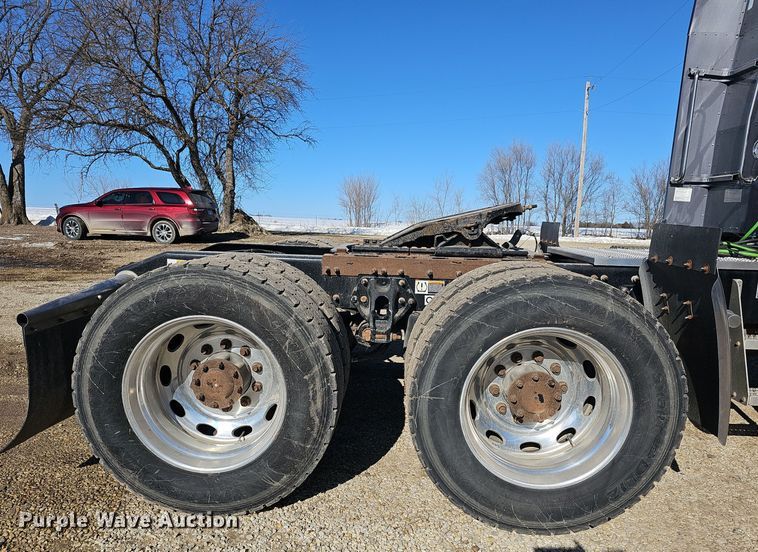 image for item DO7742 2018 Peterbilt 389 semi truck