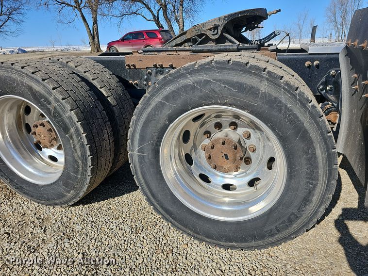 image for item DO7742 2018 Peterbilt 389 semi truck