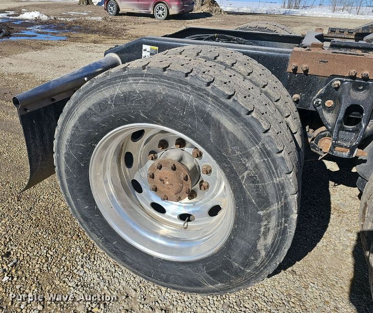 image for item DO7742 2018 Peterbilt 389 semi truck