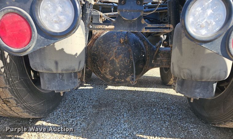 image for item DO7742 2018 Peterbilt 389 semi truck