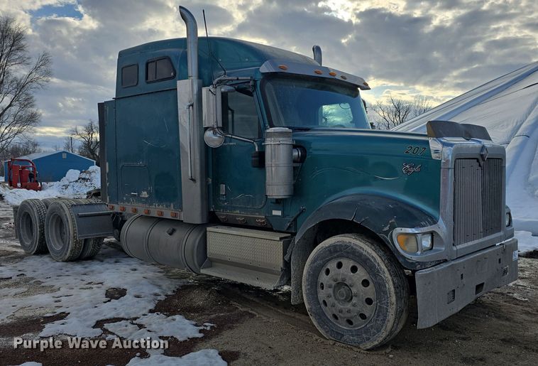 image for item DO7743 2003 International Eagle 9900i semi truck