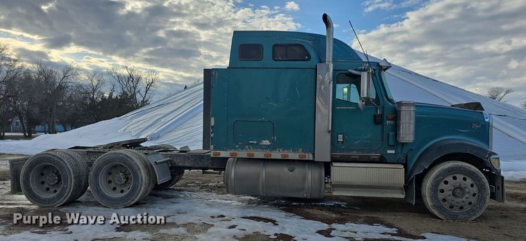 image for item DO7743 2003 International Eagle 9900i semi truck