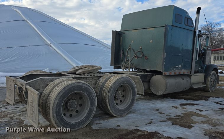 image for item DO7743 2003 International Eagle 9900i semi truck