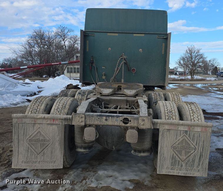 image for item DO7743 2003 International Eagle 9900i semi truck