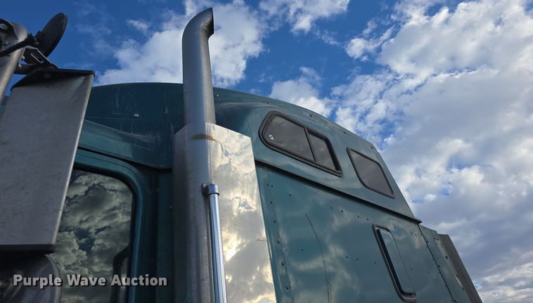 image for item DO7743 2003 International Eagle 9900i semi truck