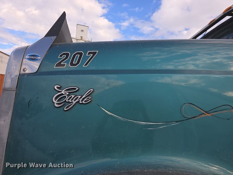 image for item DO7743 2003 International Eagle 9900i semi truck