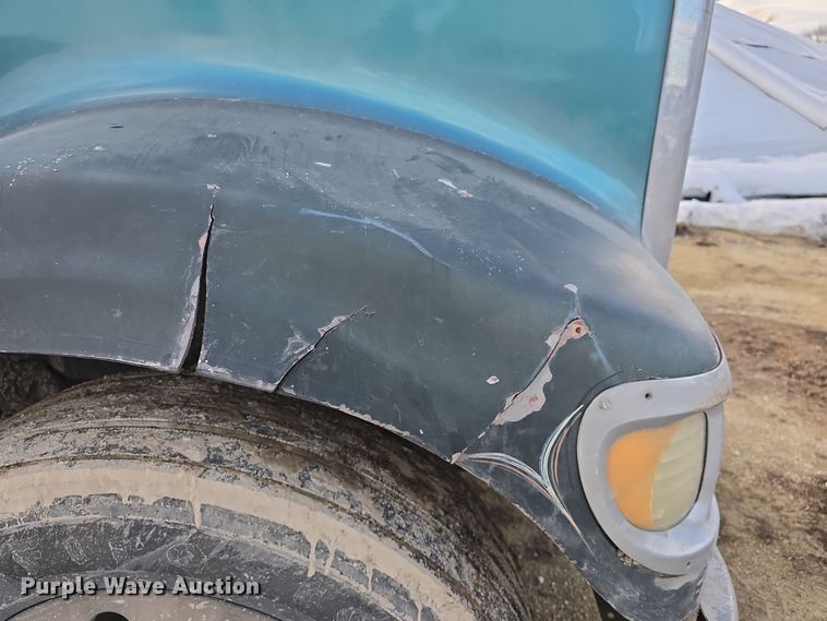 image for item DO7743 2003 International Eagle 9900i semi truck