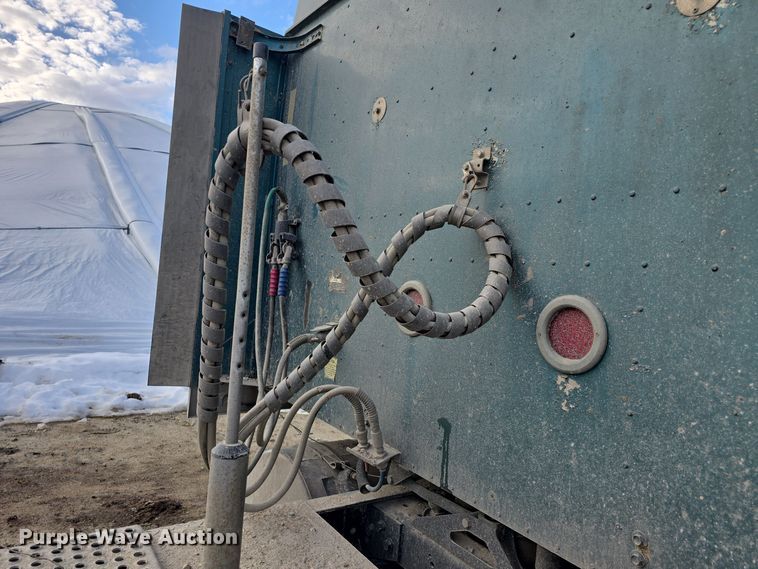 image for item DO7743 2003 International Eagle 9900i semi truck