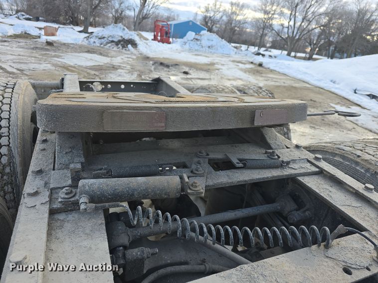 image for item DO7743 2003 International Eagle 9900i semi truck