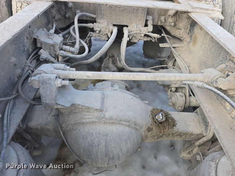 image for item DO7743 2003 International Eagle 9900i semi truck