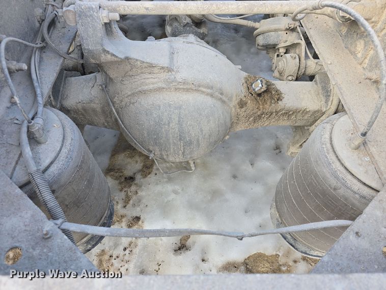 image for item DO7743 2003 International Eagle 9900i semi truck