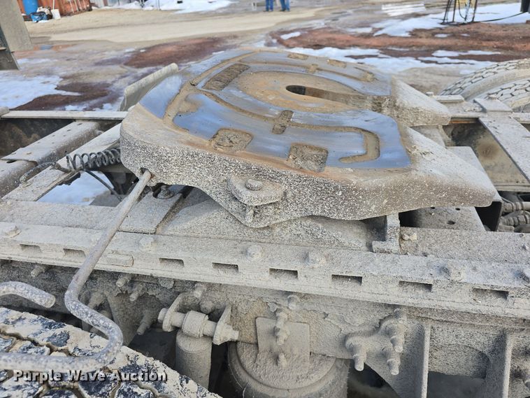 image for item DO7743 2003 International Eagle 9900i semi truck