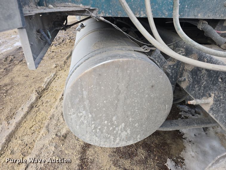 image for item DO7743 2003 International Eagle 9900i semi truck