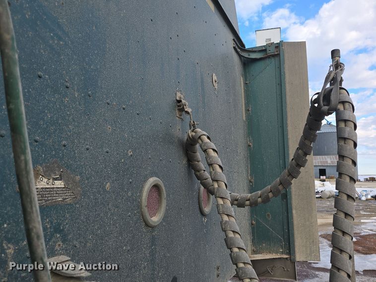 image for item DO7743 2003 International Eagle 9900i semi truck