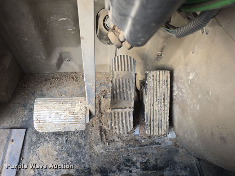 image for item DO7743 2003 International Eagle 9900i semi truck