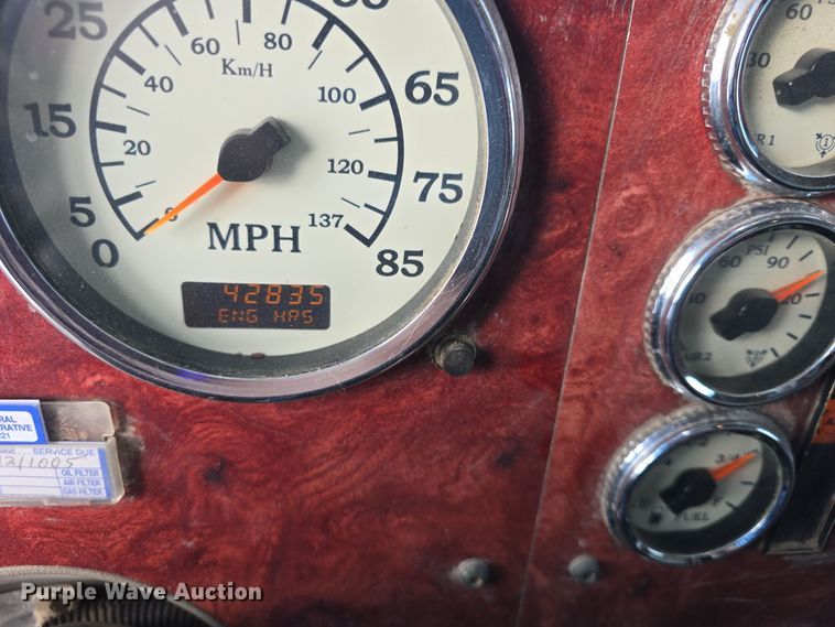 image for item DO7743 2003 International Eagle 9900i semi truck