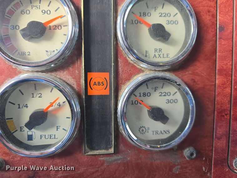 image for item DO7743 2003 International Eagle 9900i semi truck