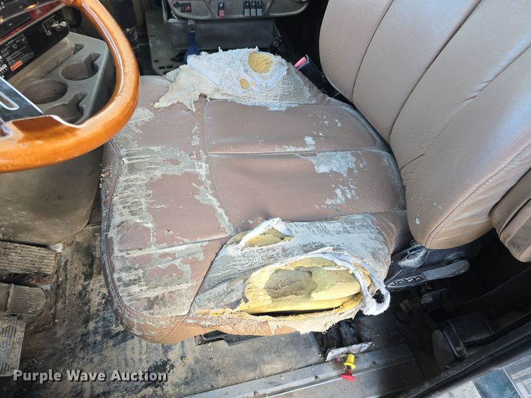 image for item DO7743 2003 International Eagle 9900i semi truck