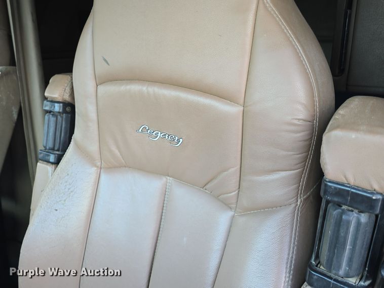 image for item DO7743 2003 International Eagle 9900i semi truck