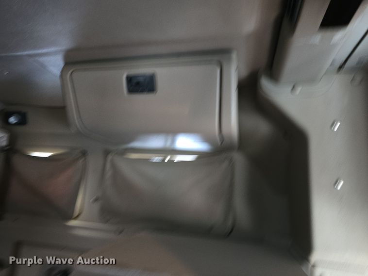 image for item DO7743 2003 International Eagle 9900i semi truck