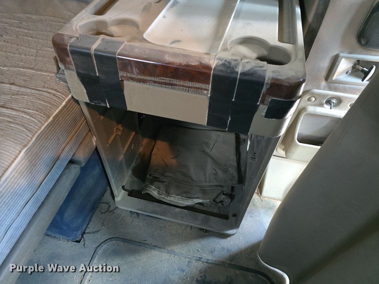 image for item DO7743 2003 International Eagle 9900i semi truck